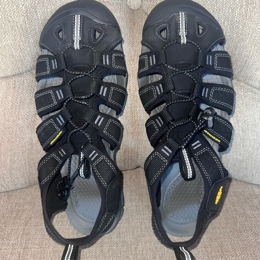 EUC Men’s Size 10 Keen CNX Waterproof Contour Arch Hiking Sandals Black/Gray